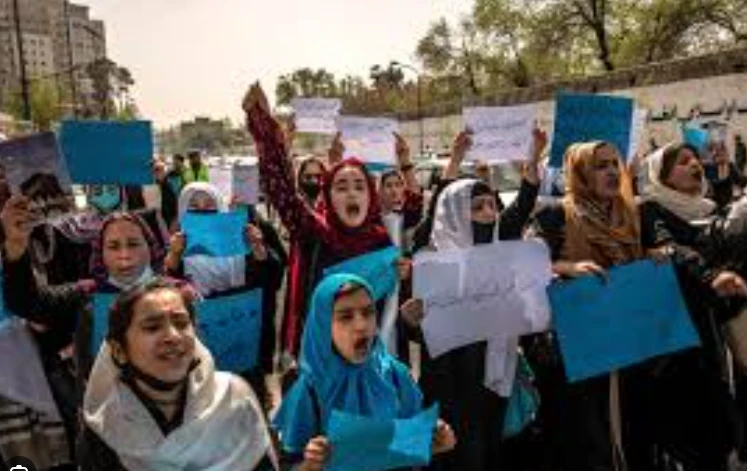 Afghan women not barred from speaking to each other: ministry