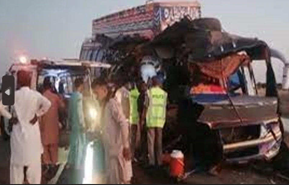 Bus-trawler collision on Muzaffargarh Road claims driver and conductor’s lives, 9 injured