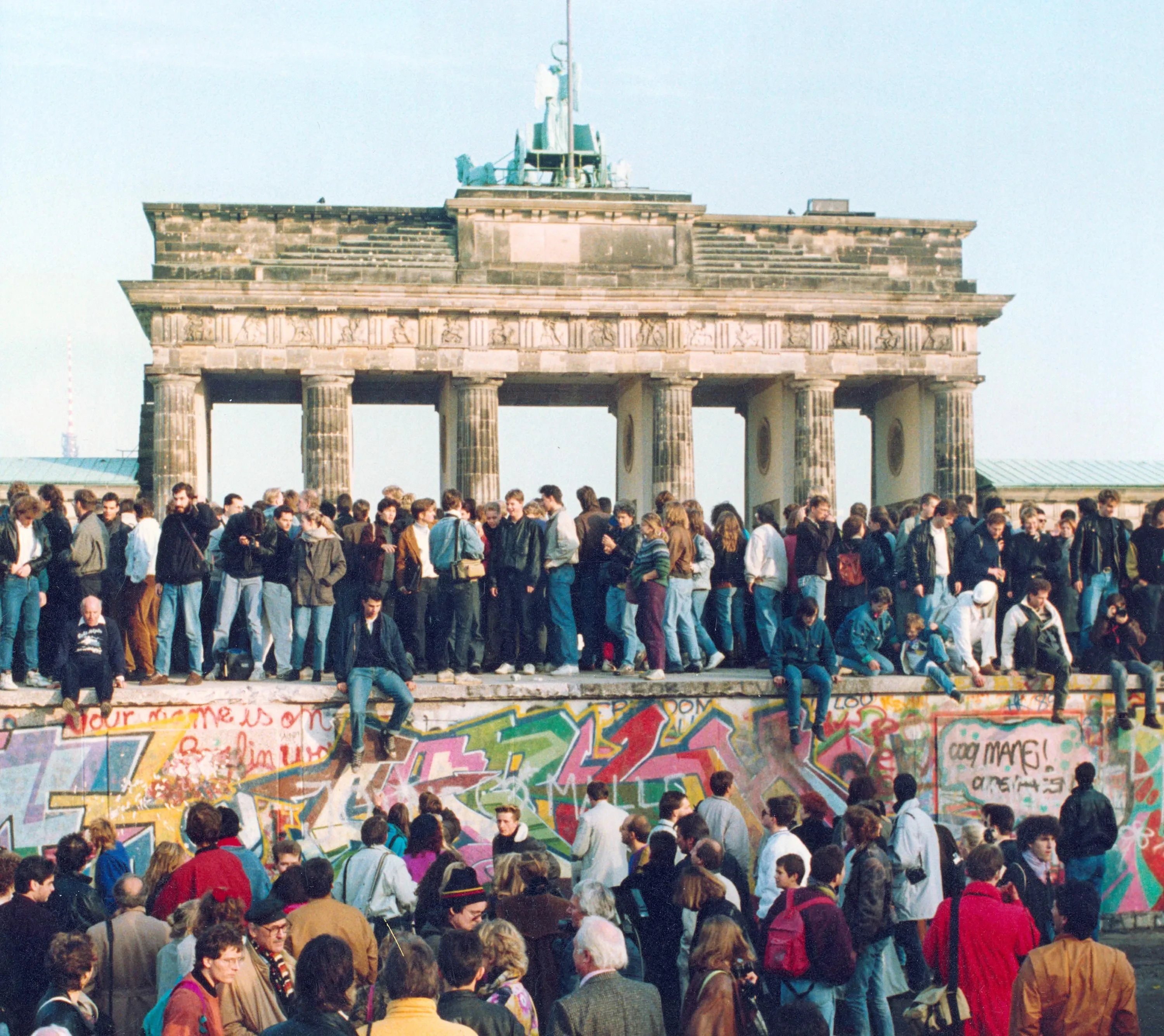 Germany honors 1989 Berlin Wall fall with 'preserve freedom'party