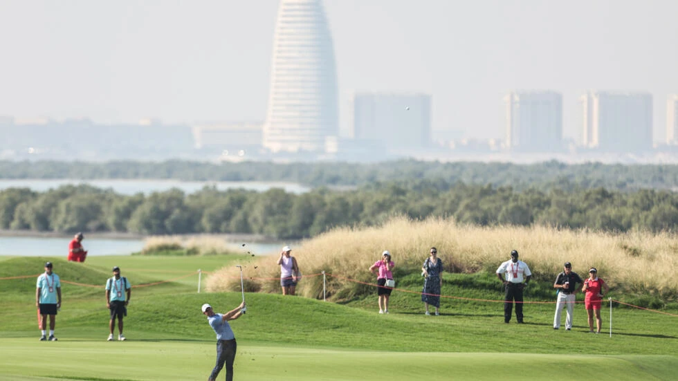 Waring leads by one in Abu Dhabi as McIlroy struggles to find form