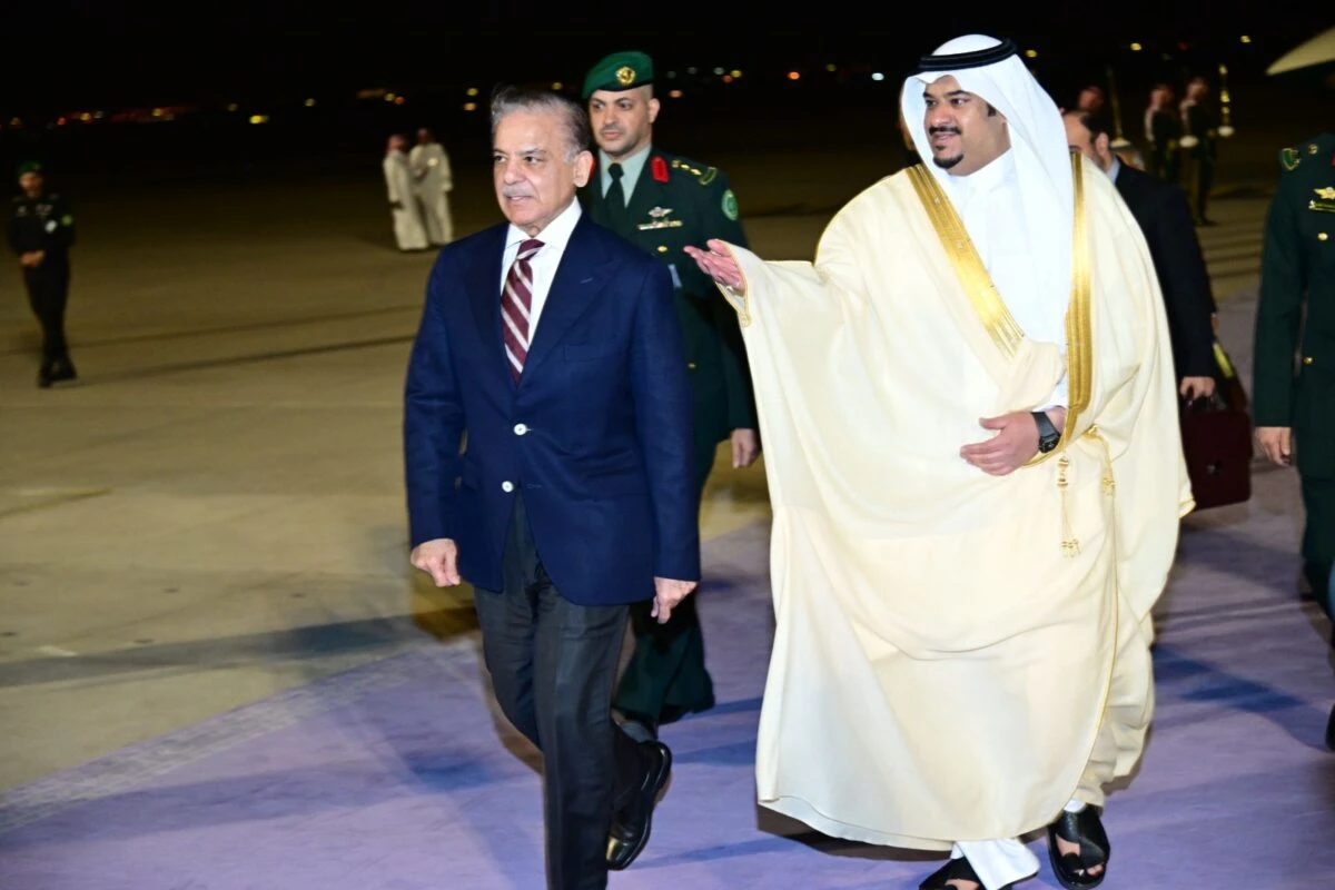 PM Shehbaz arrives in Riyadh to attend Arab Islamic Summit in Riyadh