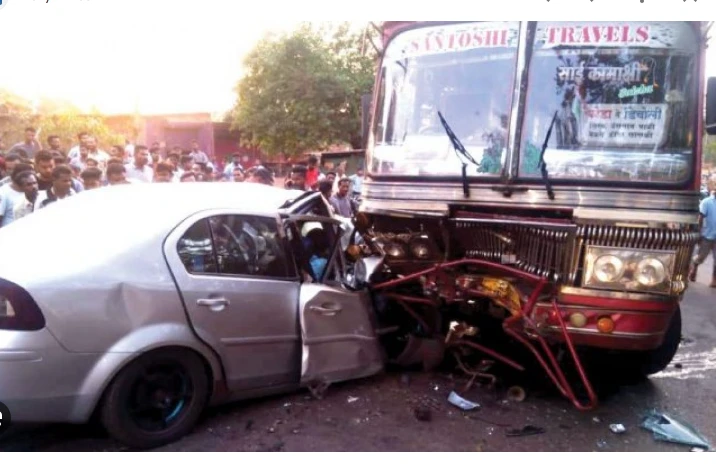 Three die in car-trawler collision in Shikarpur