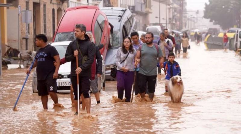 Spain evacuates thousands in fresh flood alarm