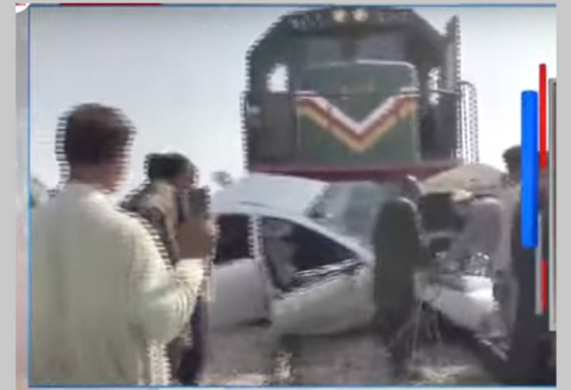 Train crushes car, kills two riders in Jamshoro