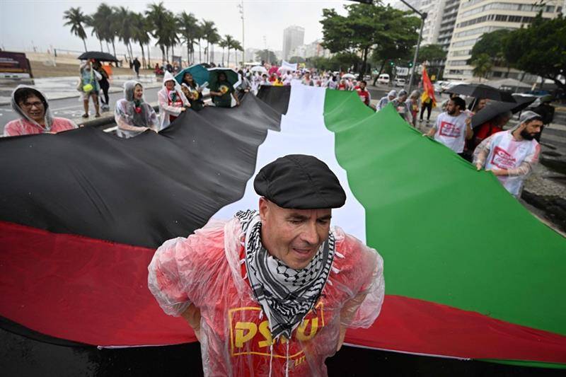 Pro-Palestinian protesters rally in Rio ahead of G20 summit