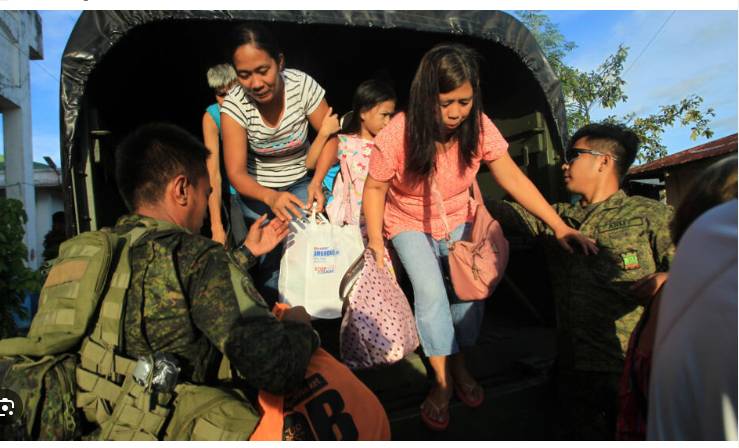 Tens of thousands flee as Typhoon Man-yi nears Philippines