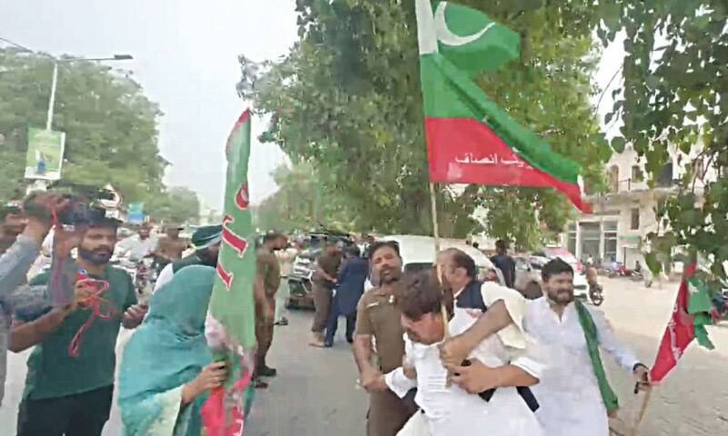 Police start crackdown against PTI workers in Lahore, 70 arrested