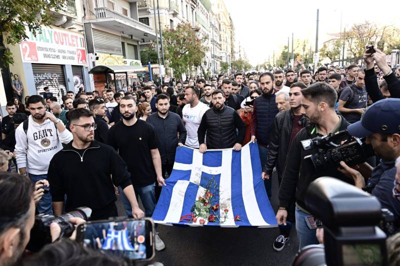 Thousands rally in Athens to mark student uprising anniversary