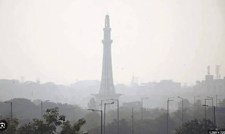 Lahore remains perched on second position as smog stays