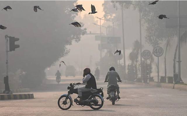 Smog thickens in Lahore with AQI-499