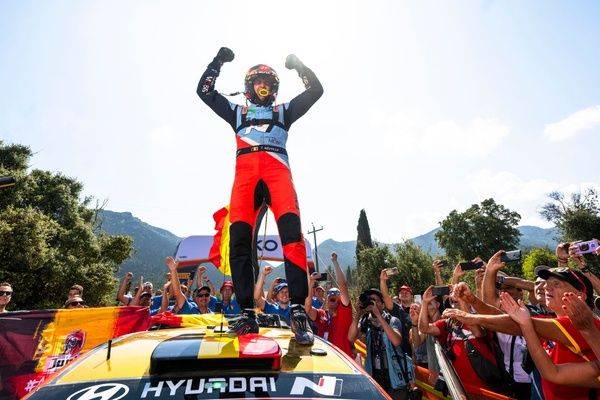 Neuville wins world title after Tanak crashes at Rally Japan