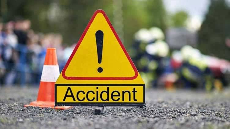 Speeding car crashes into tractor-trolley, leaves two dead in Ghotki