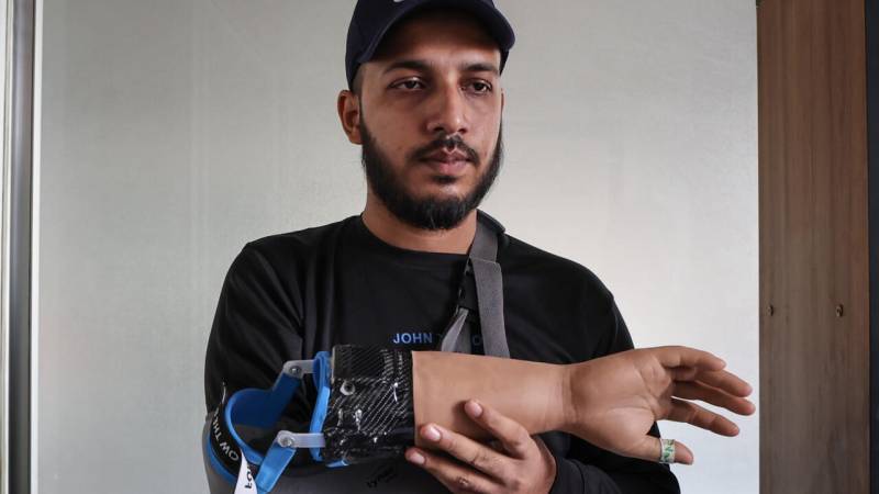 Wounded Bangladesh protesters receive robotic helping hand