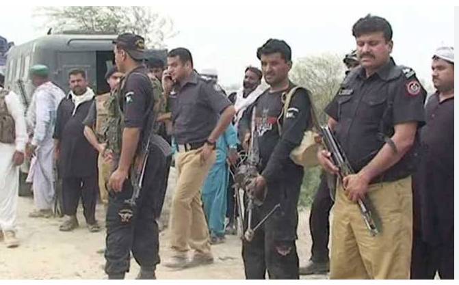 Cop martyred as dacoits raid police picket in Sukkur