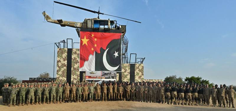 COAS interacts with Pak–China Joint Exercise Warrior-VIII participants