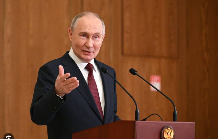 Putin threatens Kyiv with new hypersonic missile