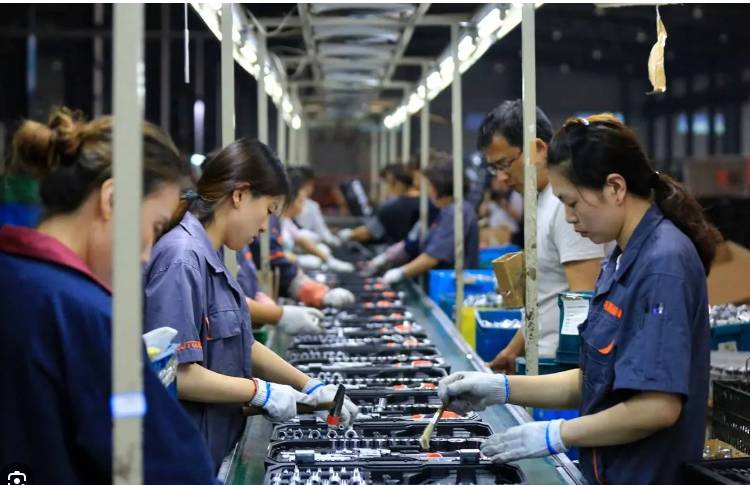 China manufacturing expands for second straight month