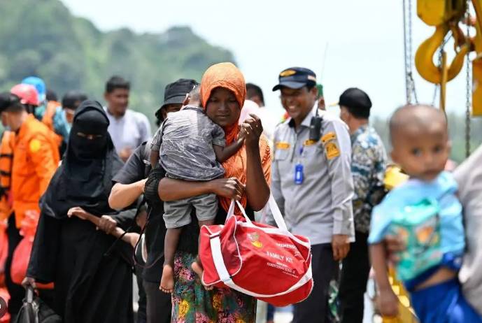 More than 100 Rohingya refugees rescued off Indonesia: UN