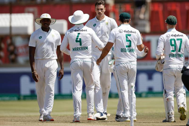 South Africa thrash Sri Lanka by 233 runs to take lead in Test series