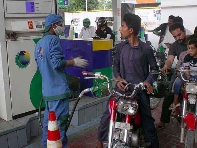 Petrol price hike sparks criticism across major Pakistani cities