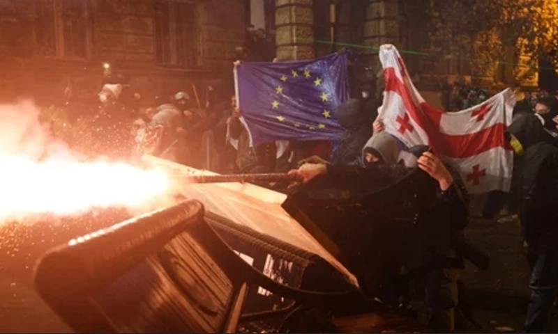 Violent clashes erupt outside Georgia parliament between pro-EU protesters, police