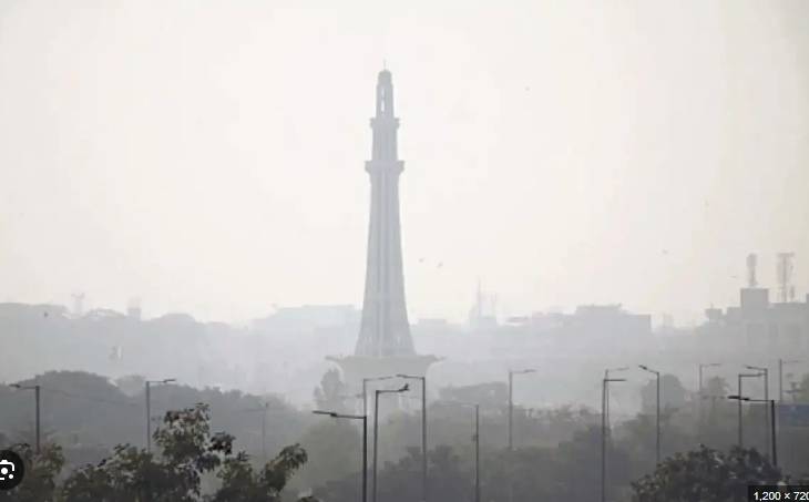 AQI in Lahore comes down to 206 after light rain