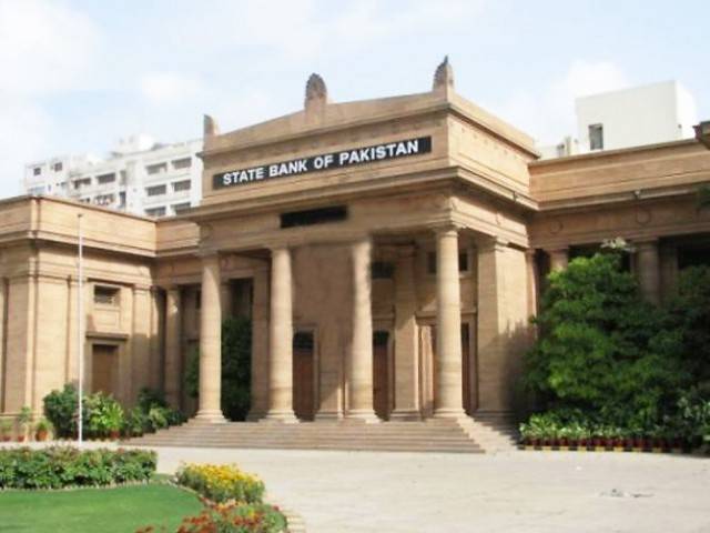 Banking deposits drop by Rs226 billion after interest rate cuts 