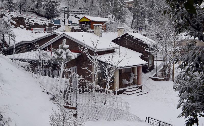 Snow emergency in Murree: 19 check posts activated