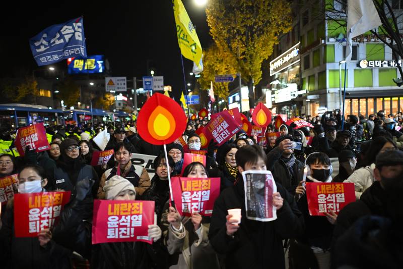 Mass demonstrations in South Korea demanding president's resignation over martial law debacle 