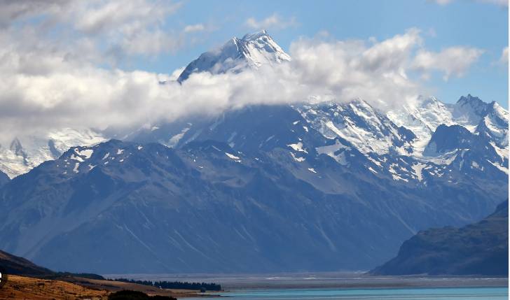 'Grave concerns' for trio missing on New Zealand's tallest peak