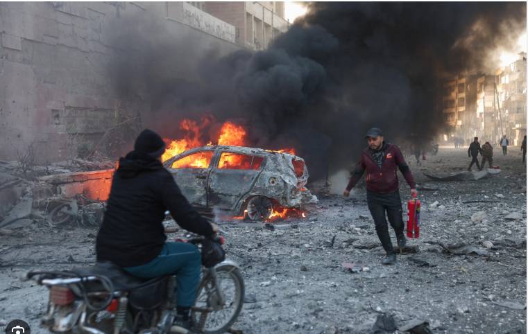 Syria rebels 'at gates' of central city Hama