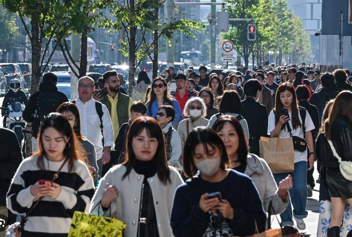 Tokyo to propose four-day workweek for govt staff