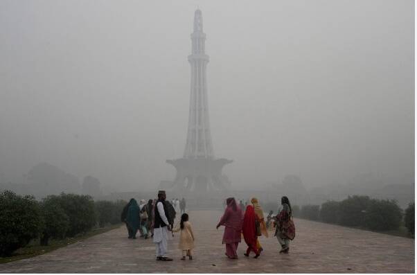 AQI aggravates, Lahore ranked as the third most polluted city in world 