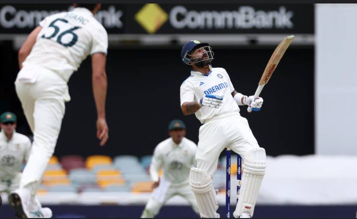 India staggering at 22-3 in rain-hit third Australia Test