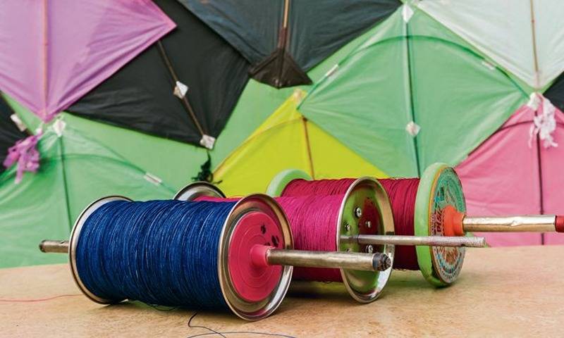 Lahore police arrest kite seller, 1205 kites, 47 chemical string recovered