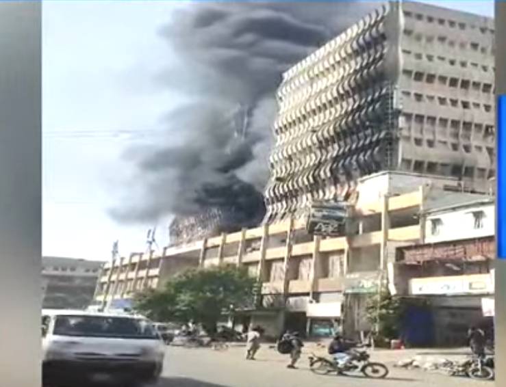 Massive fire again breaks out in Karachi’s Rimpa Plaza