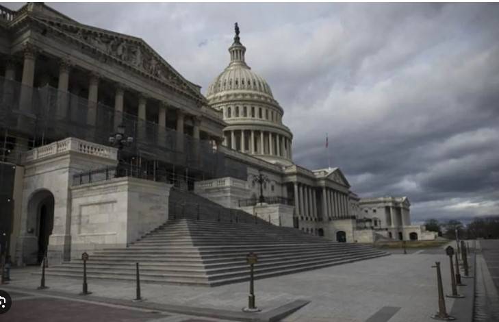 US House passes bill to avert shutdown, Senate vote to follow