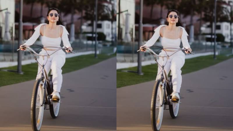 Charming & Chic: Sara Tendulkar's dreamy bicycle ride in white Jogging gear 