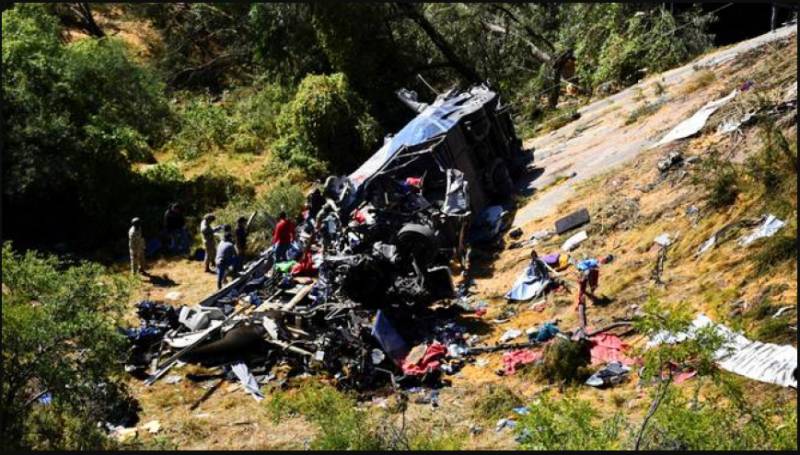 Eight dead, 27 injured as bus and truck crash in Mexico