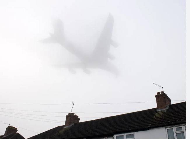 Dense fog hampers UK air travel