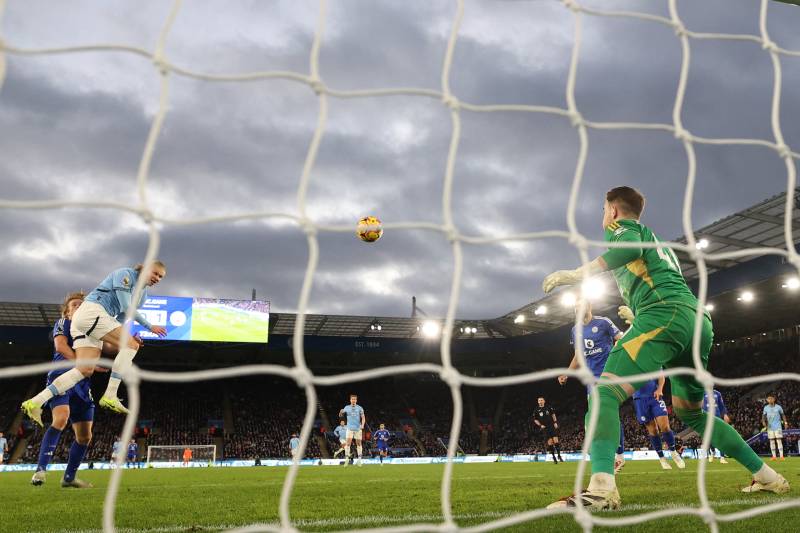 Man City stop the rot with victory at Leicester