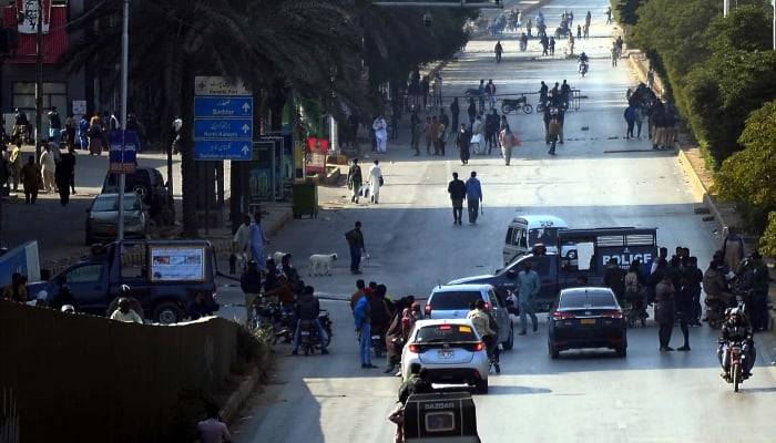 Karachi sit-ins end as police dismantle camps, reopen roads 