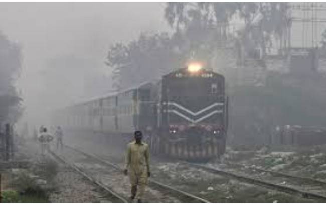 Trains coming from Karachi and Quetta to Lahore delayed for hours