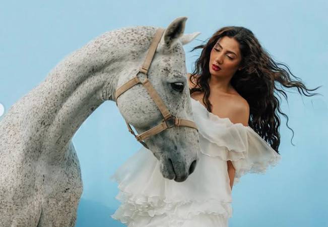 Mahira Khan rings in 2025 with cozy horse ride