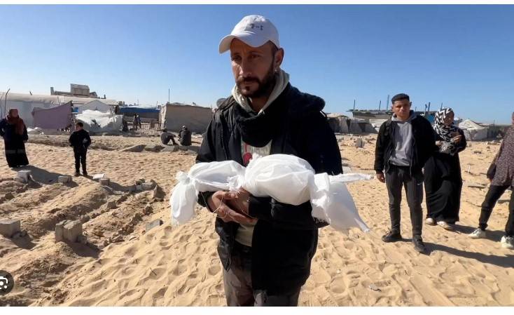 Gaza babies die from winter cold, say medics and families