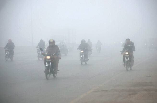 Biting cold as fog blankets Punjab plains while it rains, snows over hills