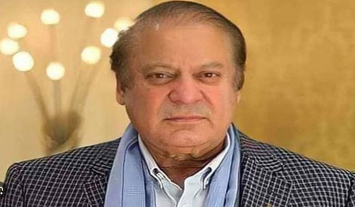 Nawaz Sharif holds talks with ex-Senator Farooq Khan in Faisalabad