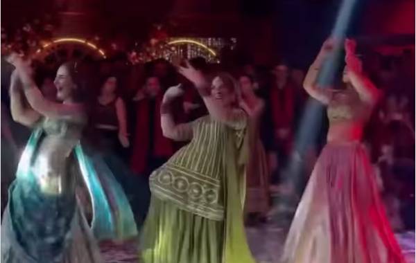 Fans go gaga over Hania, Yashma, Dananeer’s killer dance moves to Do Dhari Talwar