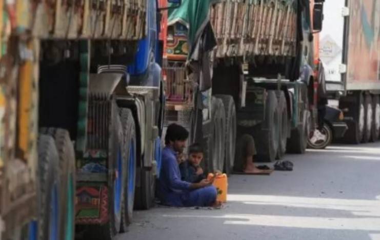 Parachinar standstill persists as roads remain closed 