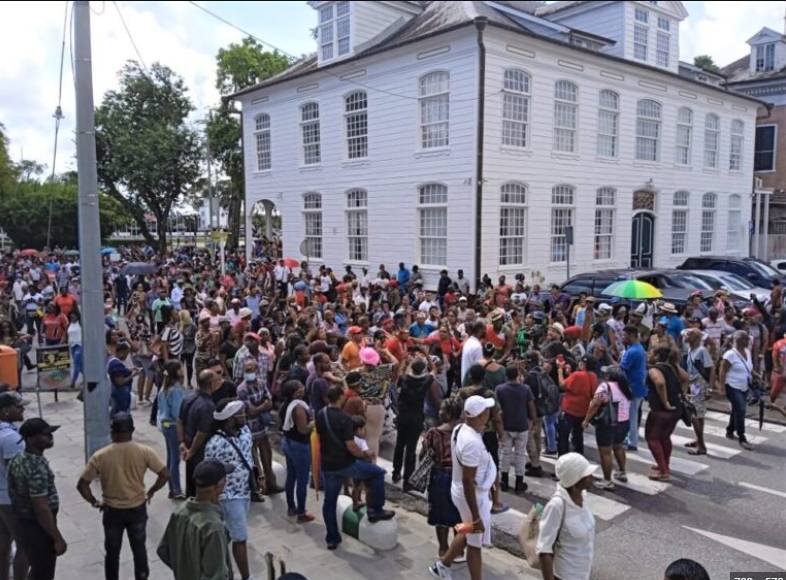 Thousands line Suriname streets in homage to late dictator Bouterse